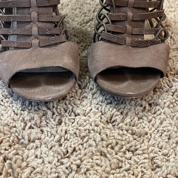 Women’s Vince Camuto Evel Caged Sandal size 6 - Picture 3 of 7